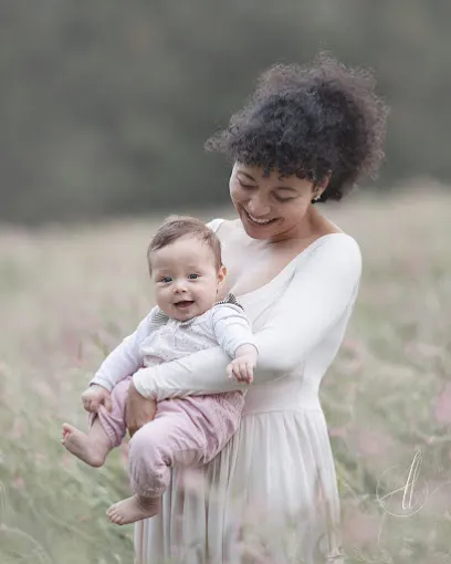 Image de Aurore Létévé, Photographe de grossesse et naissance à Lyon