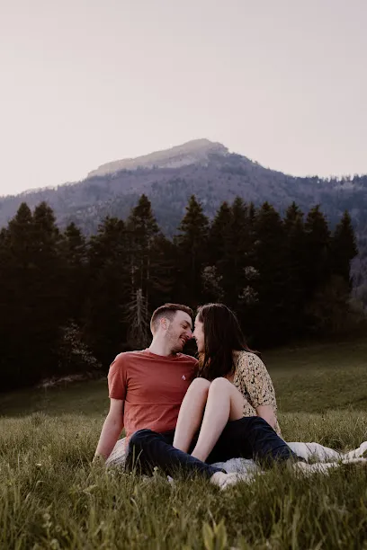 Image de Chloé Laydevant - Photographe mariage Grenoble et Annecy