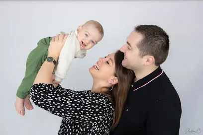 Image de Emeline C - Photographe Identité dès la naissance SUR RDV - Portrait - Famille - Photos naturelles et spontanées !