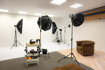Image de STUDIO LOIRE - Photographe portrait, grossesse, famille, professionnels